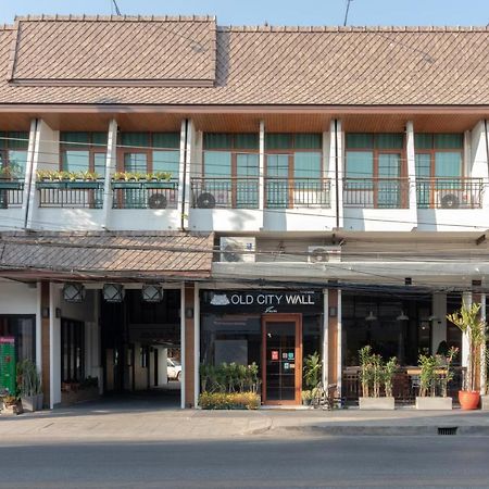 The Old City Wall Inn Чиангмай Экстерьер фото